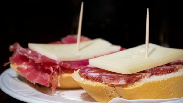 Ser hiszpański na kanapkę